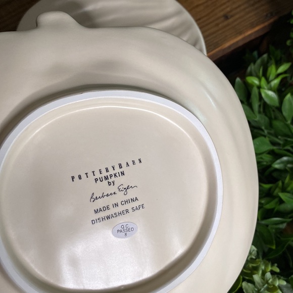 Pottery Barn Harvest Pumpkin Shaped Plates by Designer Barbara Eigern -Set of 4 - Picture 12 of 16